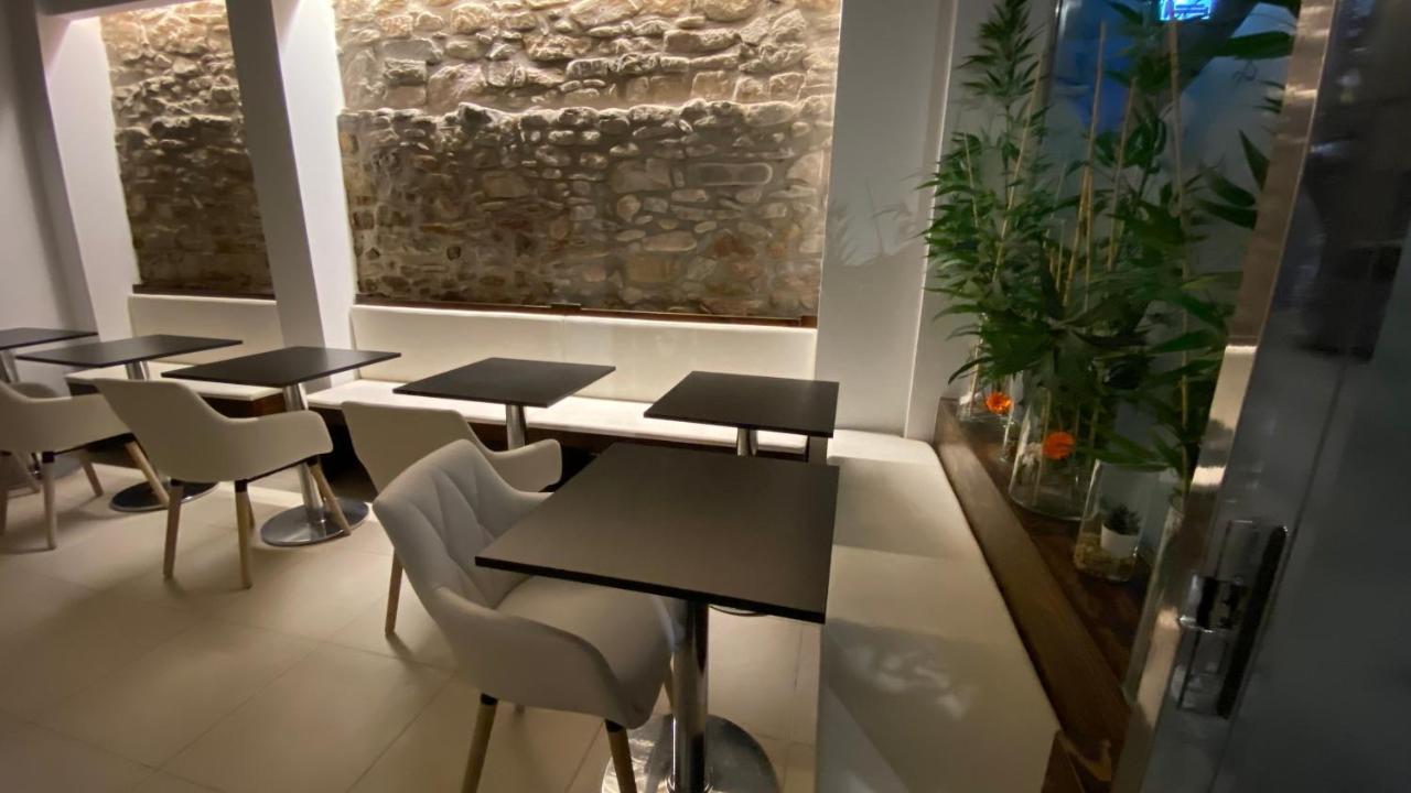 Hostal Somnis Suria Εξωτερικό φωτογραφία