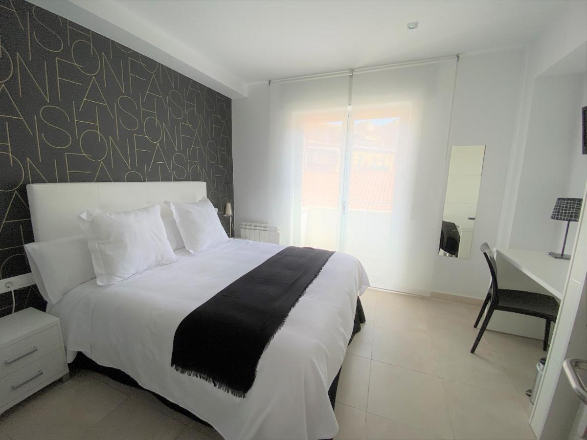 Hostal Somnis Suria Εξωτερικό φωτογραφία