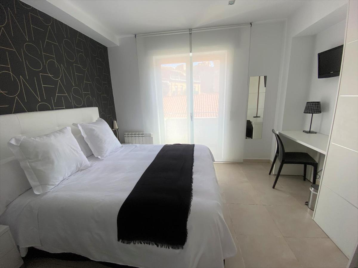 Hostal Somnis Suria Εξωτερικό φωτογραφία