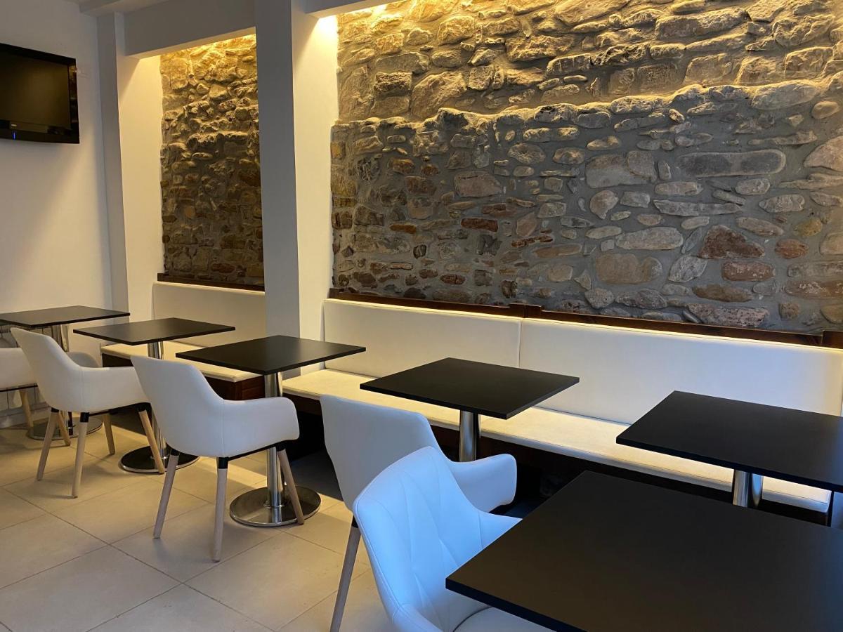 Hostal Somnis Suria Εξωτερικό φωτογραφία